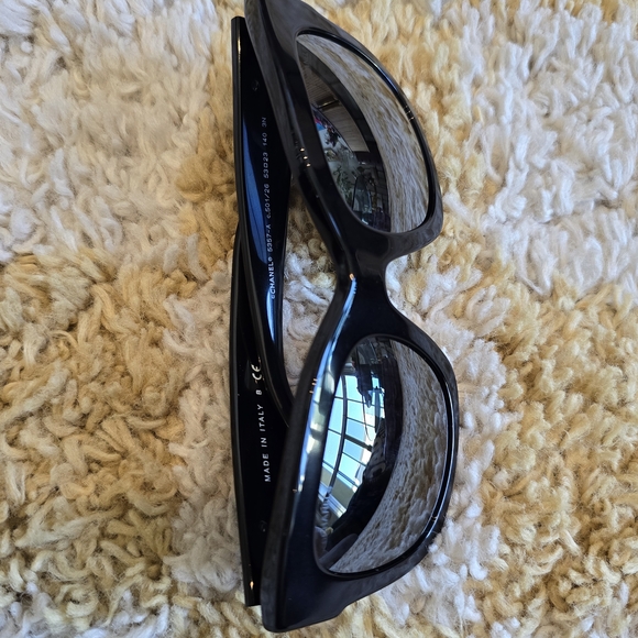 2017 CC Mirrored Sunglasses - Picture 5 of 8